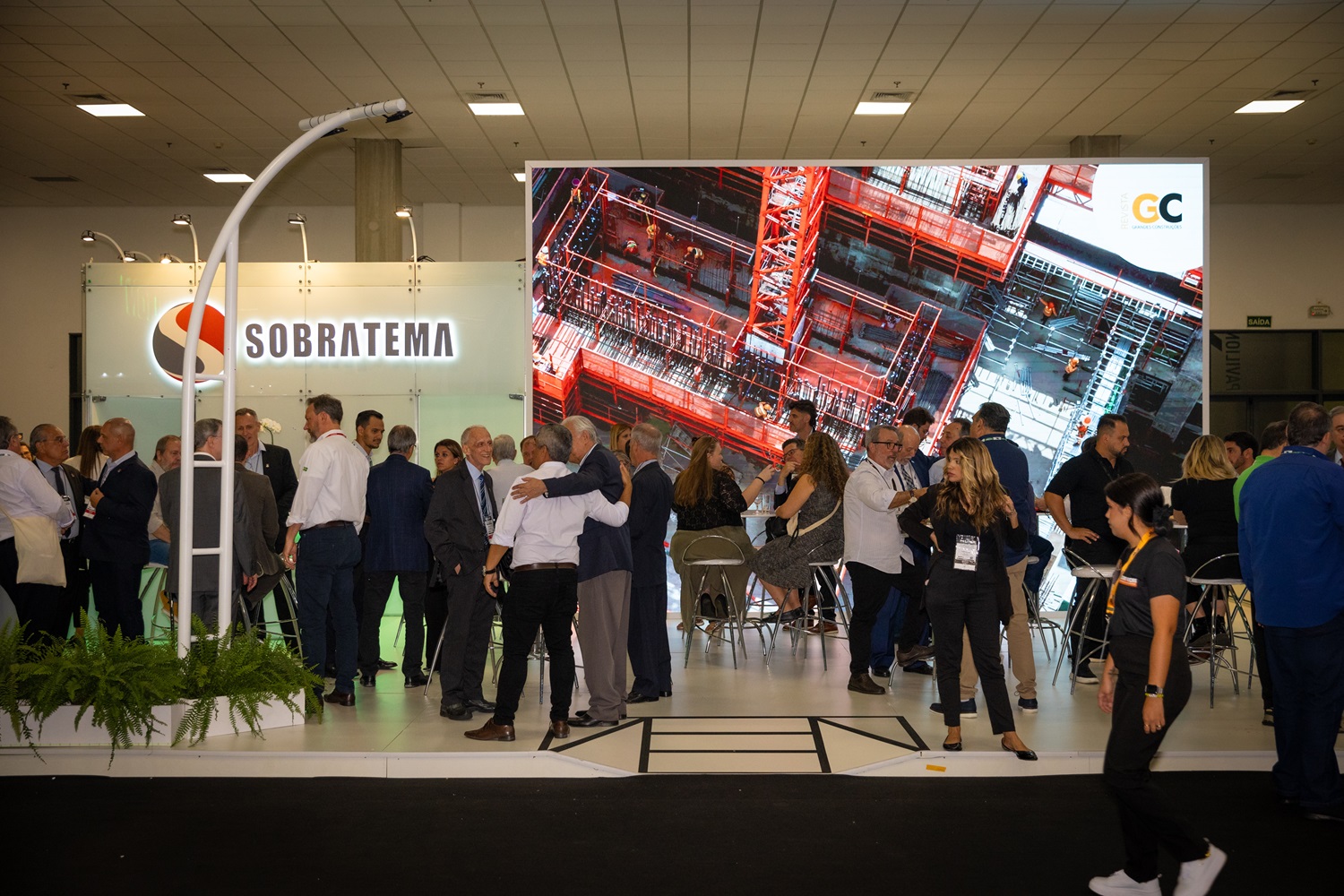 Estande da Sobratema na M&T Expo reúne mercado de equipamentos para construção e mineração