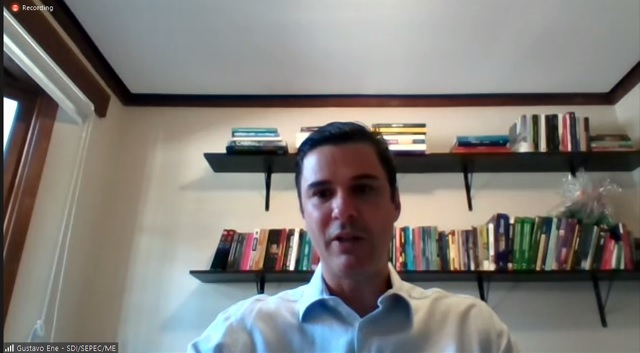 Gustavo Ene fala sobre Custo Brasil e desindustrialização em reunião da FIESP