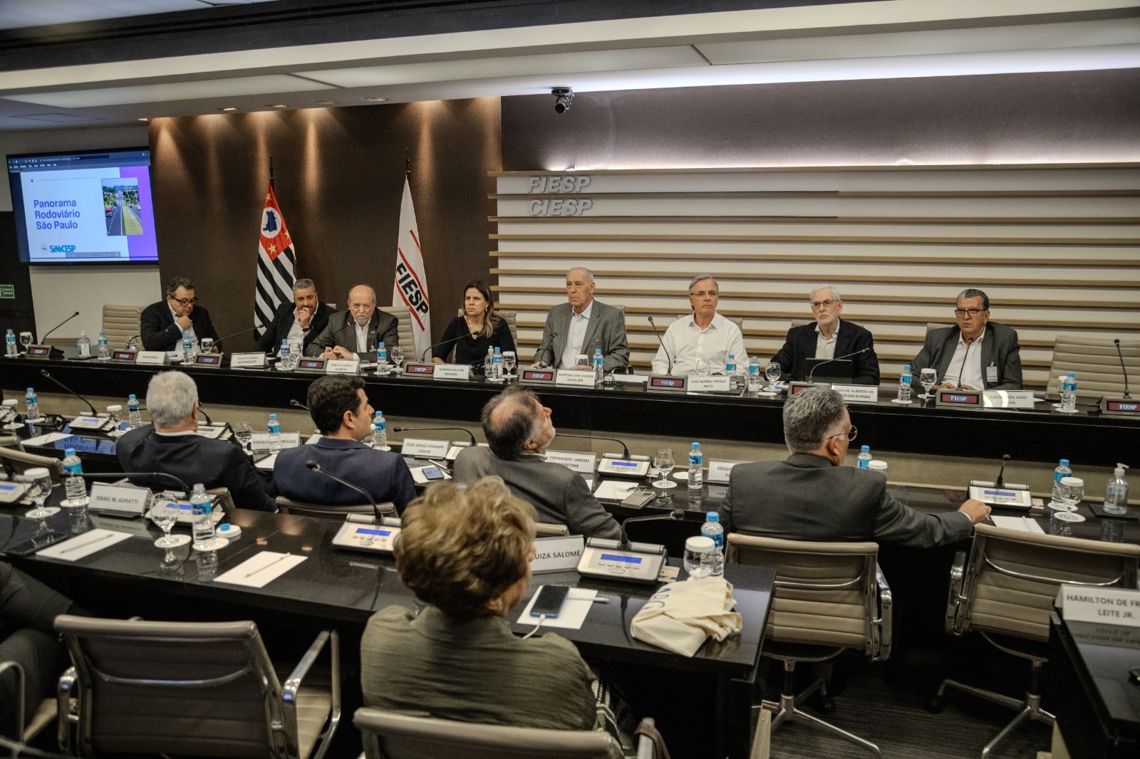 Sobratema apresenta mercado de equipamentos em reunião do Deconcic